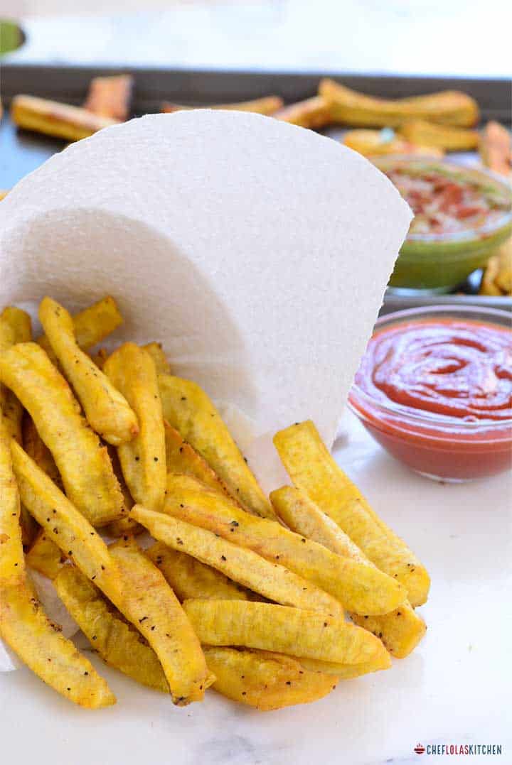 Plátanos fritos crujientes y sazonados hechos en casa