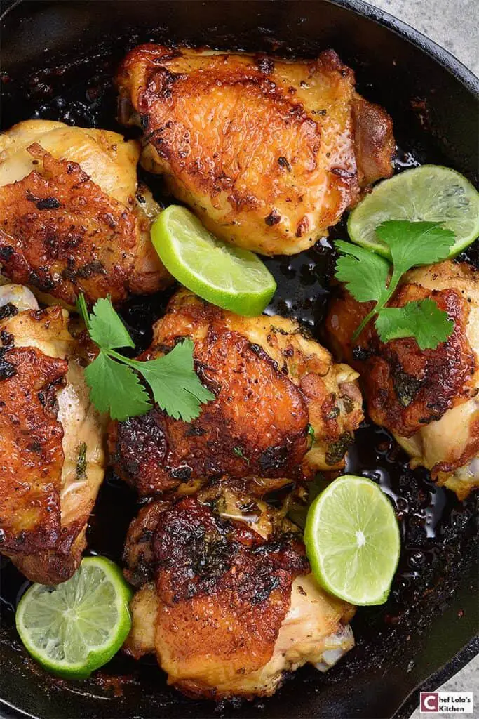 Pollo con lima y cilantro: tierno, jugoso y aromático