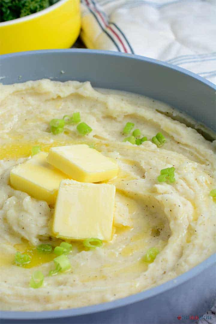 Puré de patatas casero deliciosamente cremoso Puré de patatas casero deliciosamente cremoso