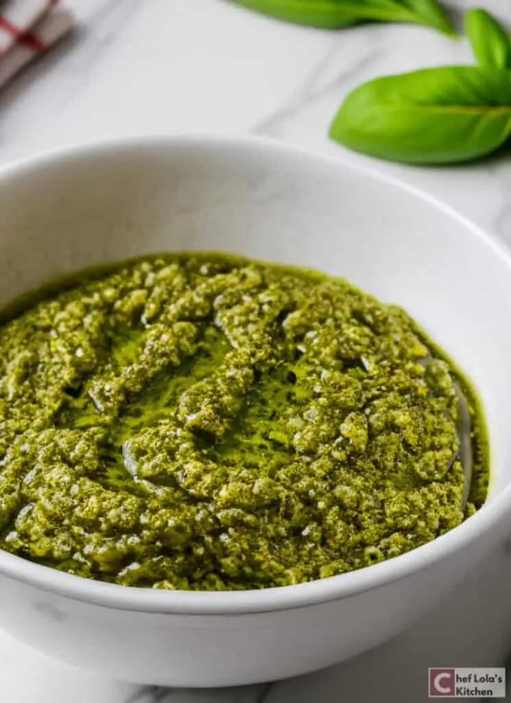 Receta casera de pesto de albahaca Receta casera de pesto de albahaca