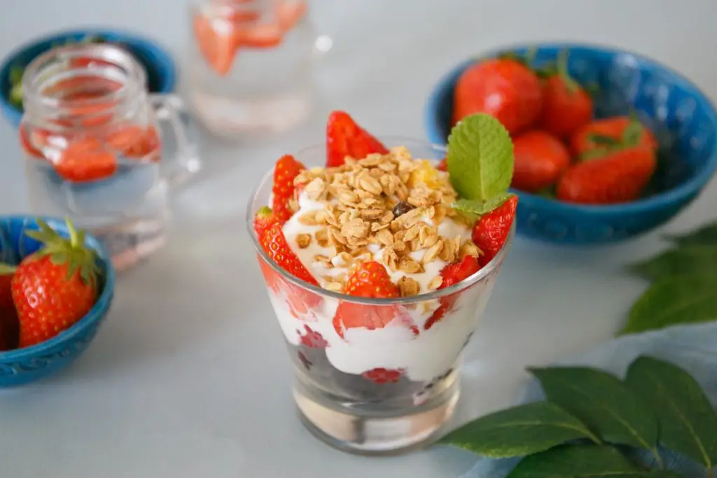 Receta de parfait de yogur de McDonald's hecho en 2 minutos Receta de parfait de yogur de McDonald's hecho en 2 minutos