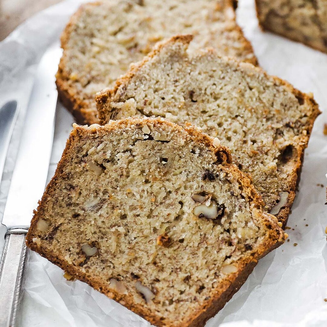 Delicioso y húmedo pan de plátano casero Delicioso y húmedo pan de plátano casero