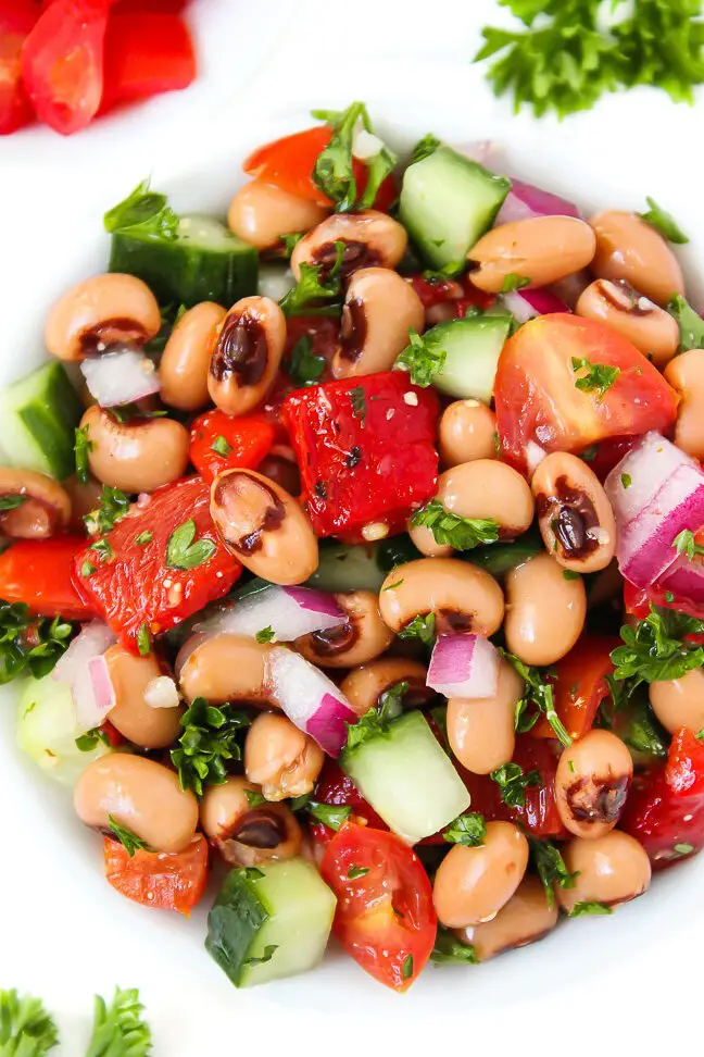 Ensalada de Black Eyed Peas con aderezo de vinagreta simple