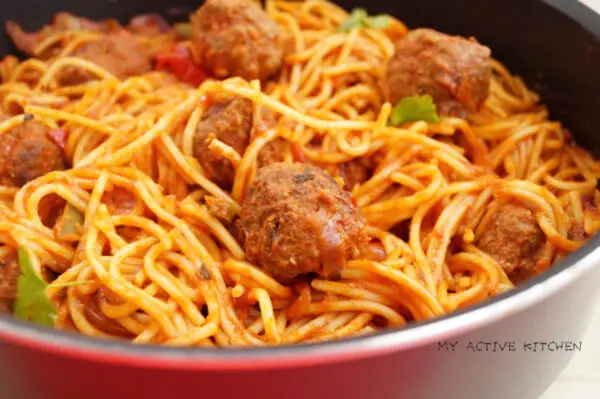 Espagueti y albóndigas Espagueti y albóndigas