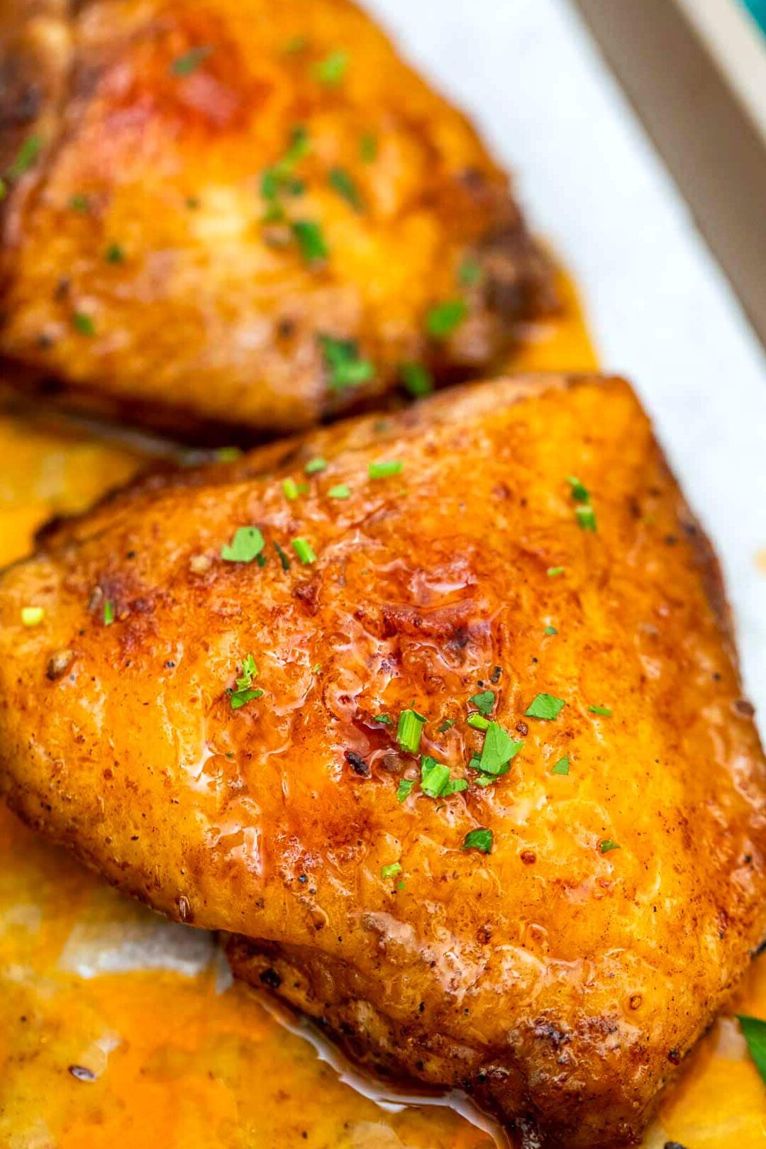 Receta fácil de muslos de pollo al horno: muy jugosas