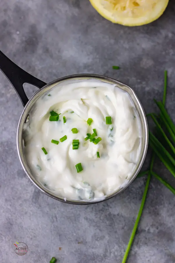 Dip de crema agria y cebollino