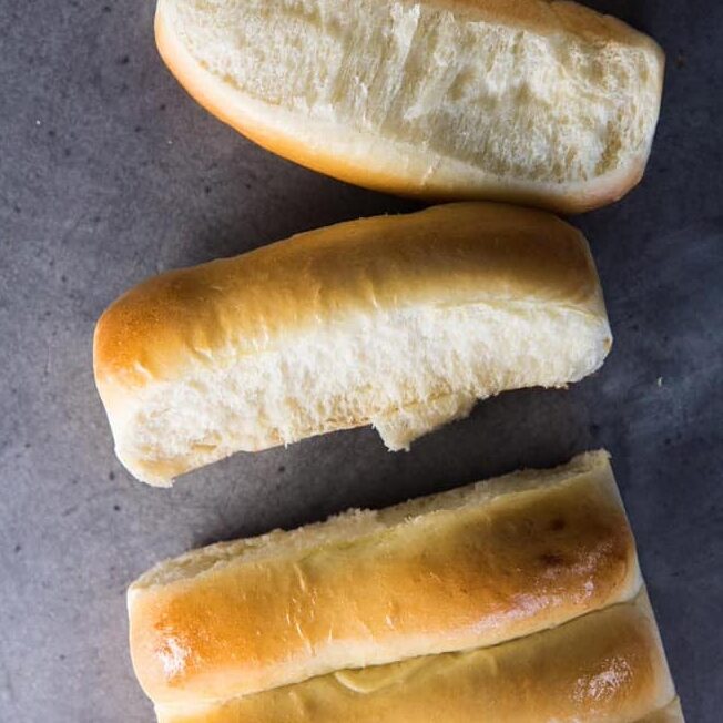 Una receta fácil y rápida de panecillos para hot dogs